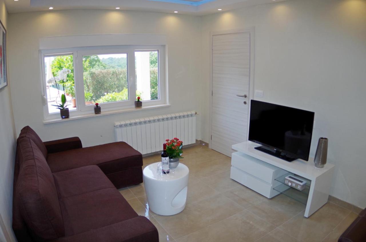 Holiday Home Elvis, Village Kujici Hreljići Eksteriør billede