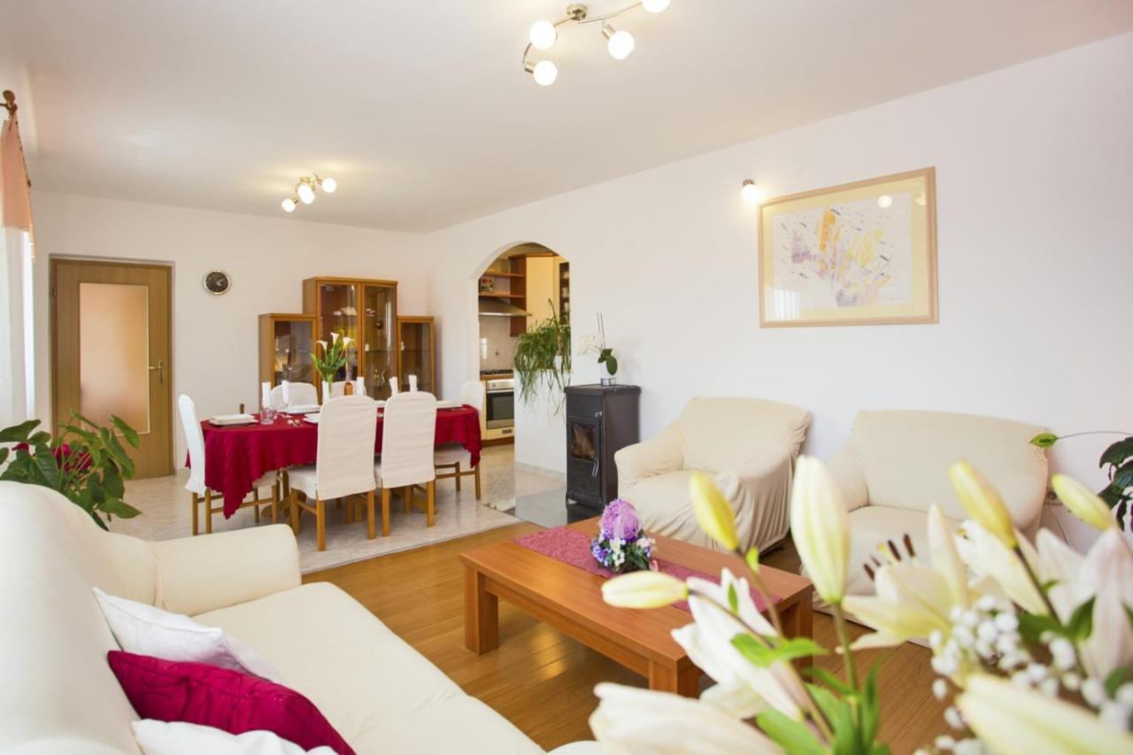 Holiday Home Elvis, Village Kujici Hreljići Eksteriør billede