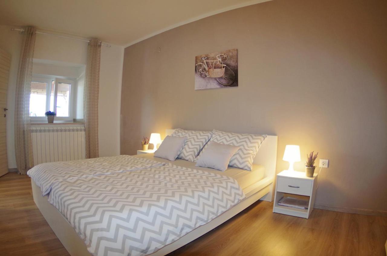 Holiday Home Elvis, Village Kujici Hreljići Eksteriør billede
