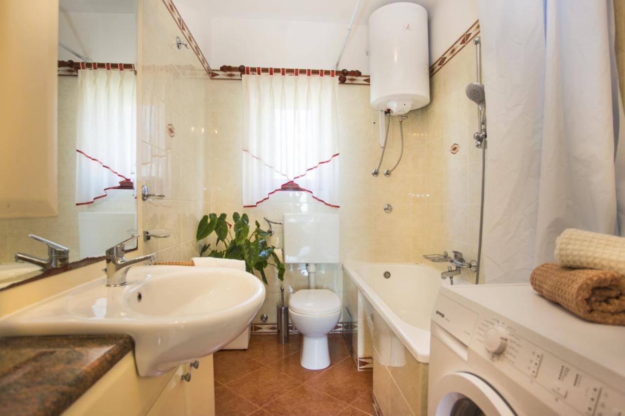 Holiday Home Elvis, Village Kujici Hreljići Eksteriør billede